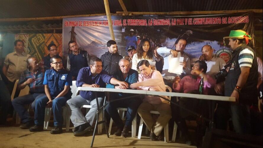 Firma del acuerdo. Foto: en Twitter: @MinAgricultura