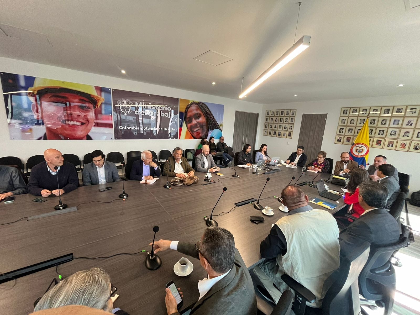 Mesa de concertación del salario mínimo. Cortesía MinTrabajo.