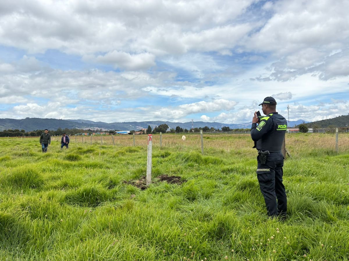 Corriendo el cercado, familia busca apropiarse de varios m2 de un lote que vendió hace años