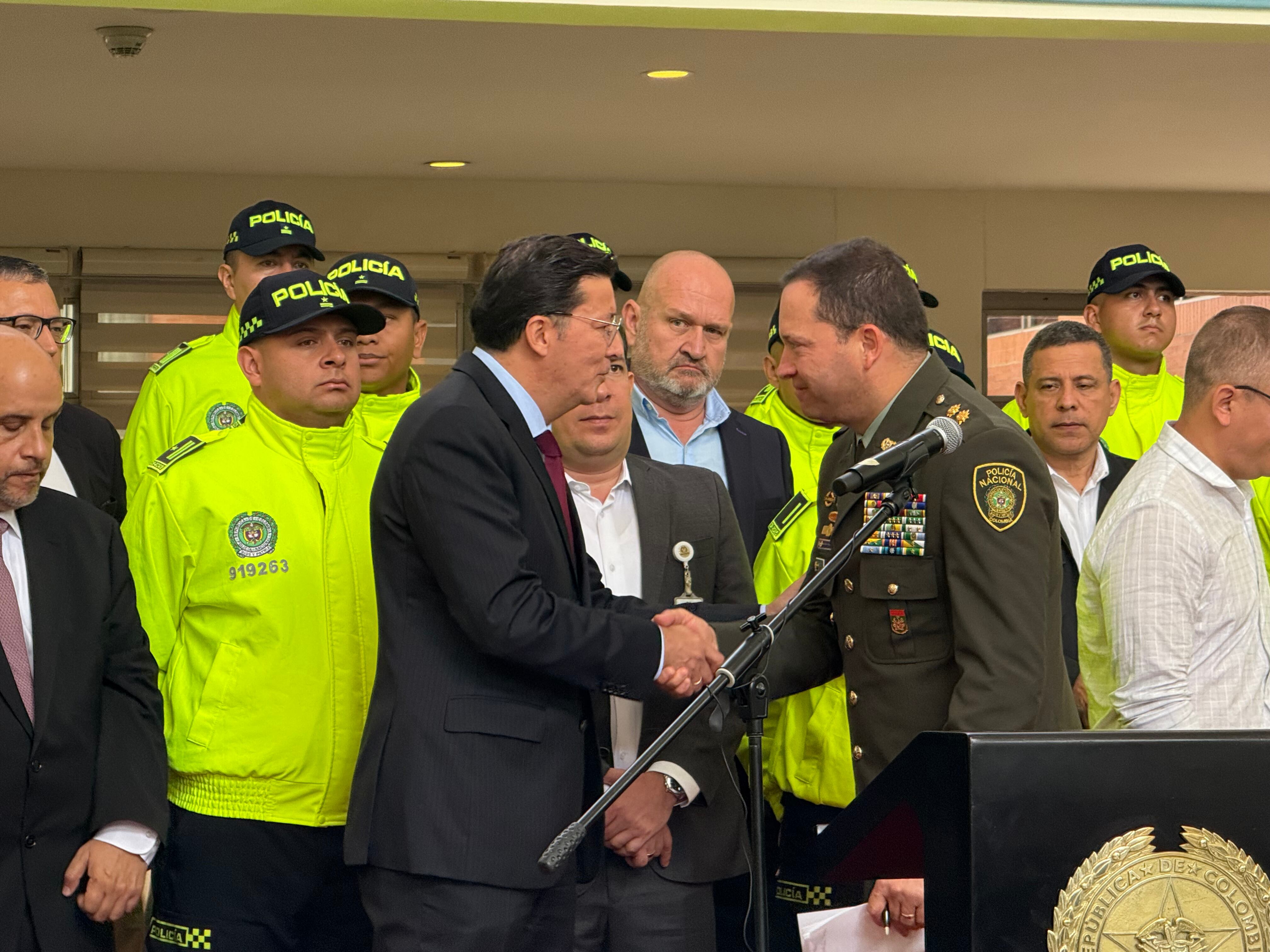 Director de la Policía, general Carlos Triana y el registrador nacional, Hernán Penagos.