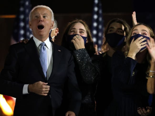 Biden, su esposa y sus nietas. 