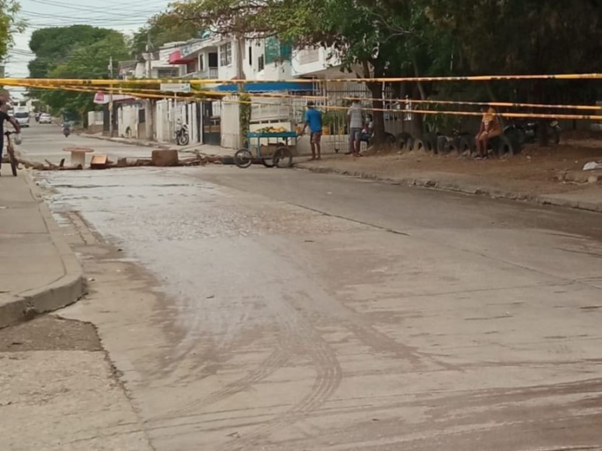 Un "cráter" obligó cierre de la vía principal en Las Gaviotas