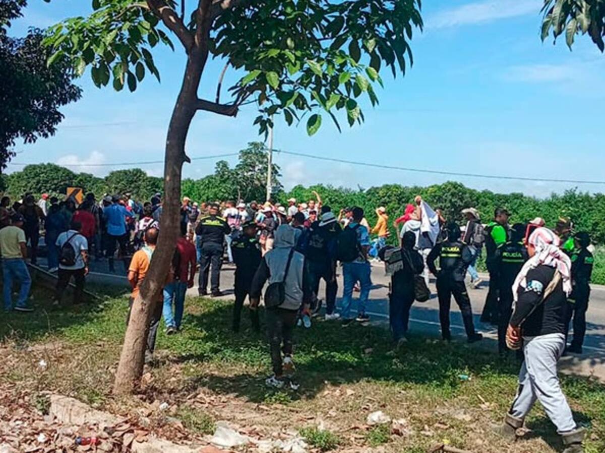 Paro campesino de la Sierra Nevada genera traumatismos en vía Ciénaga - Barranquilla
