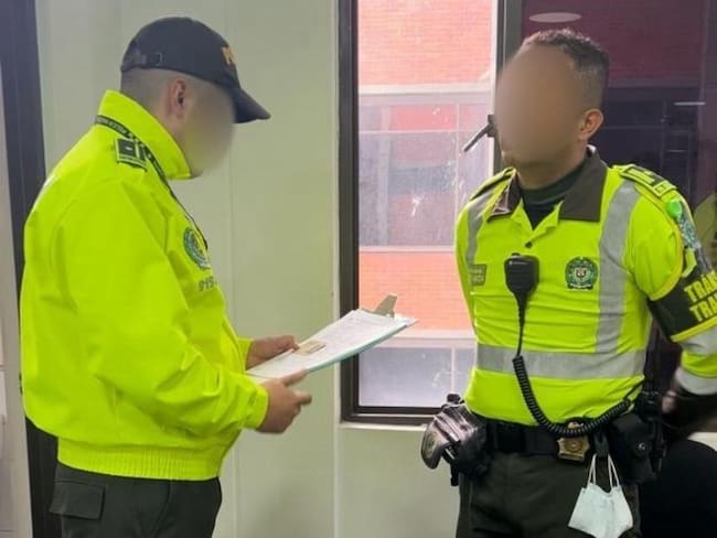 Capturan a policía que intentó sobornar a una mujer que conducía ebria