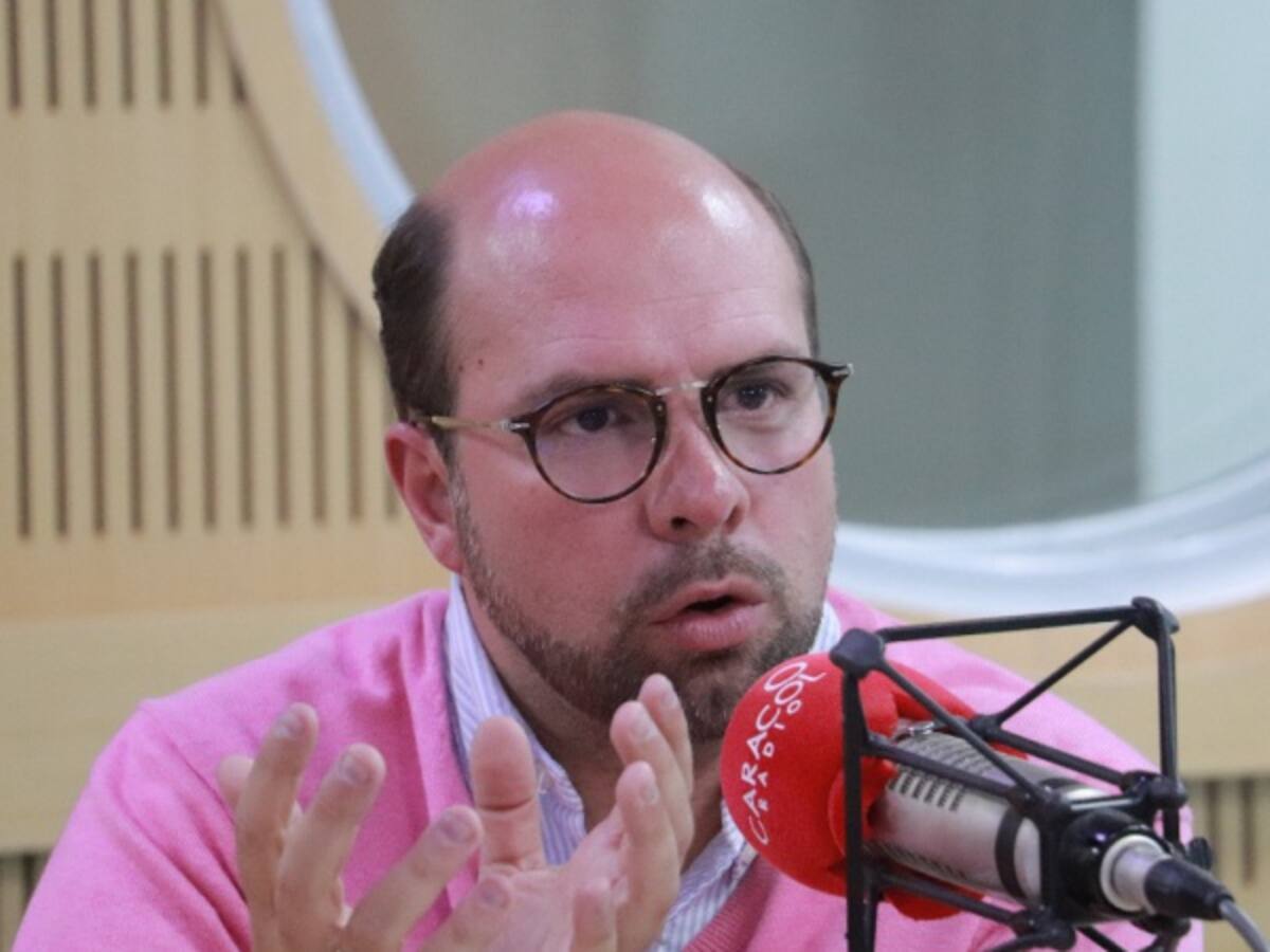 Uribe no quiere desprenderse de la jurisdicción de la Corte: Pombo