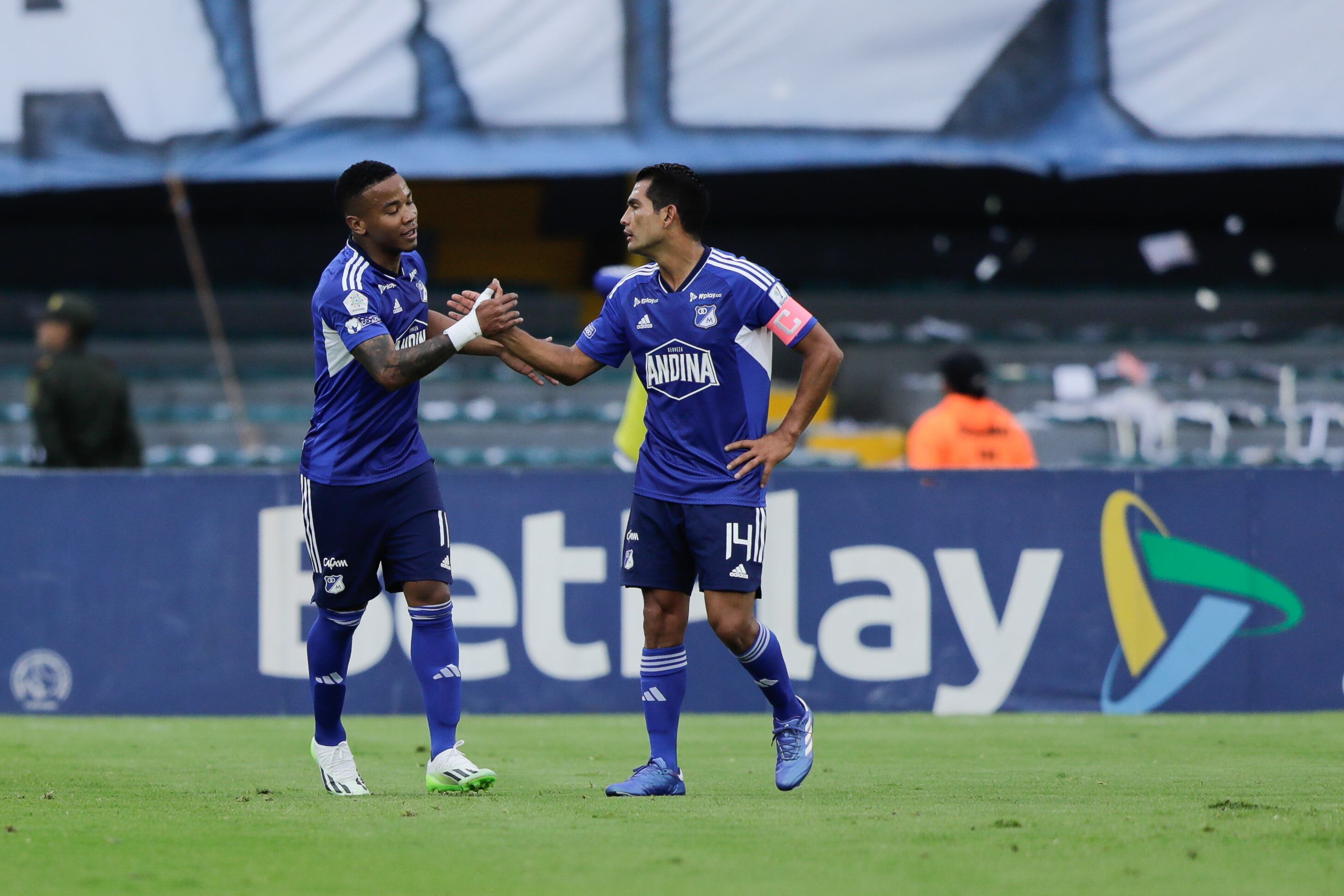 Beckham Castro y David Mackalister Silva. (Photo by Andres Rot/Getty Images)