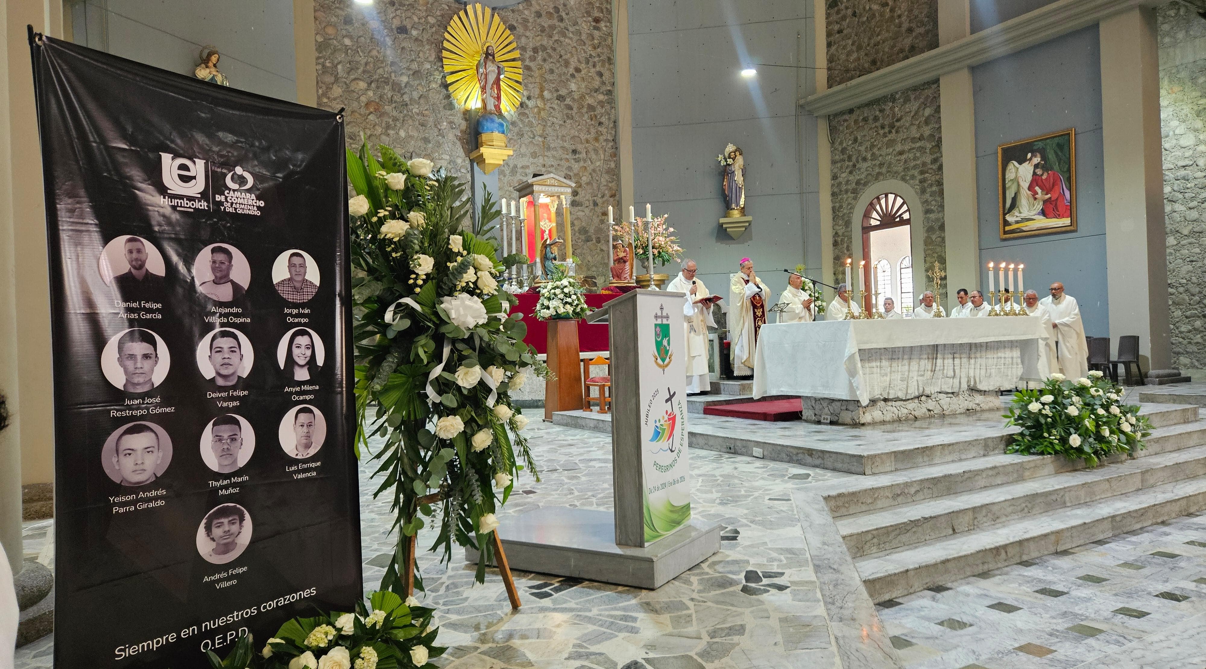 Ceremonia Religiosa en memoria de los días fallecidos en el accidente en Calarcá. Foto: Cortesía Jhon García