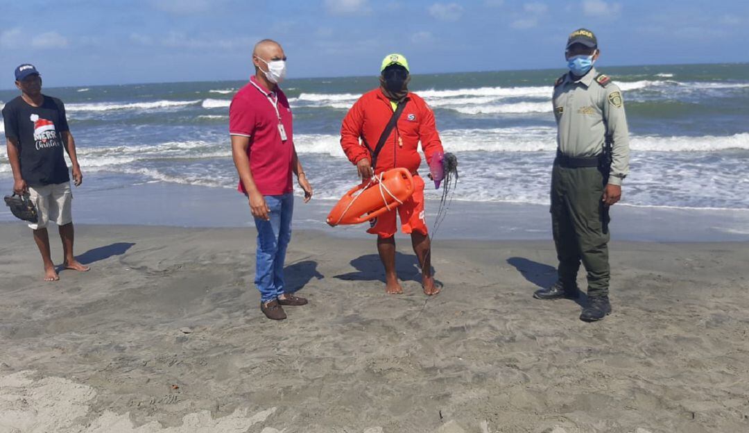 Según el EPA, La Fragata o la Carabela Portuguesa produce picazón y mucho ardor una vez expulsa las toxinas que incluso podrían causar la muerte.