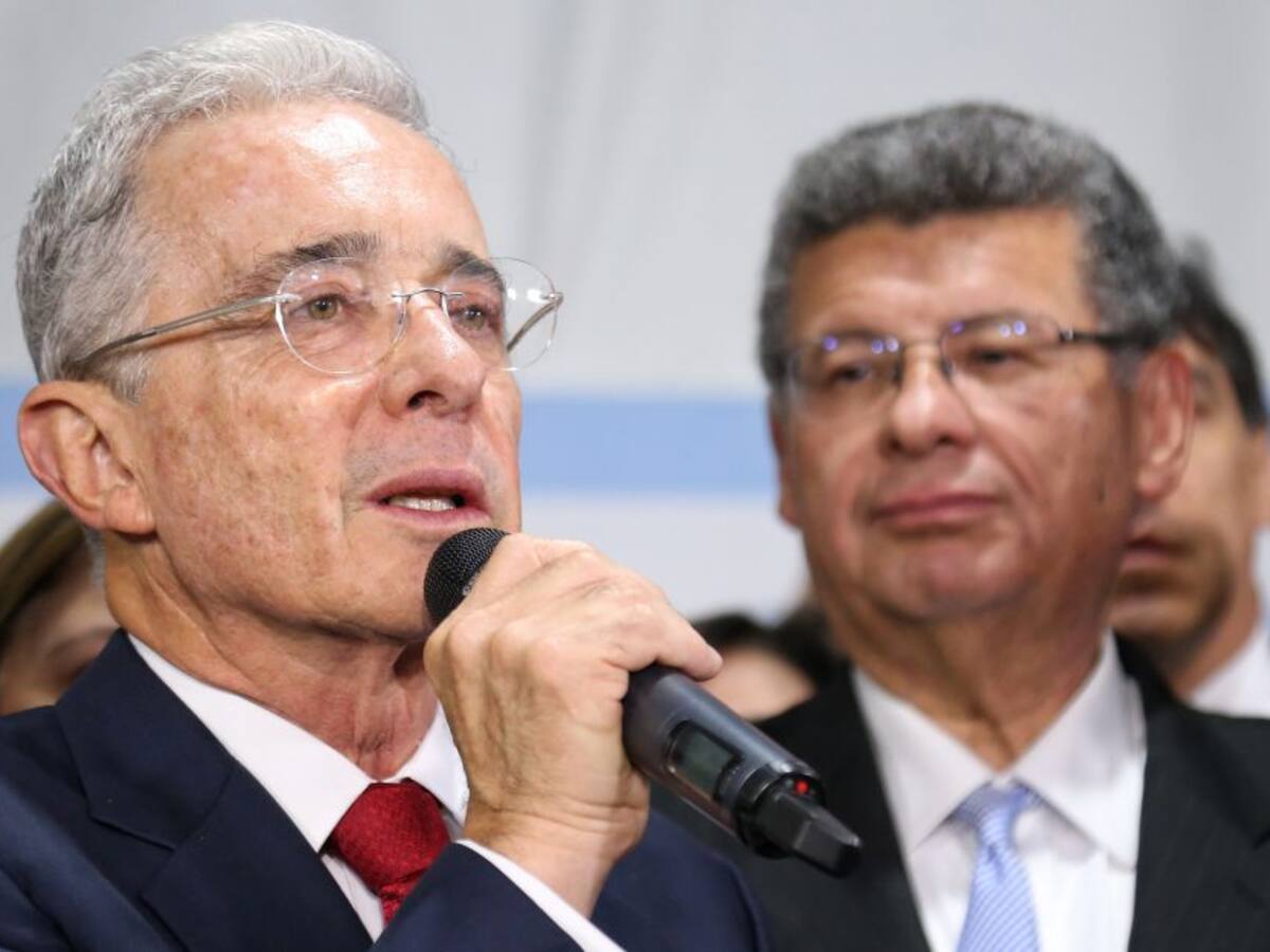 Defensa de Uribe niega que el expresidente buscara al 'Tuso' Sierra