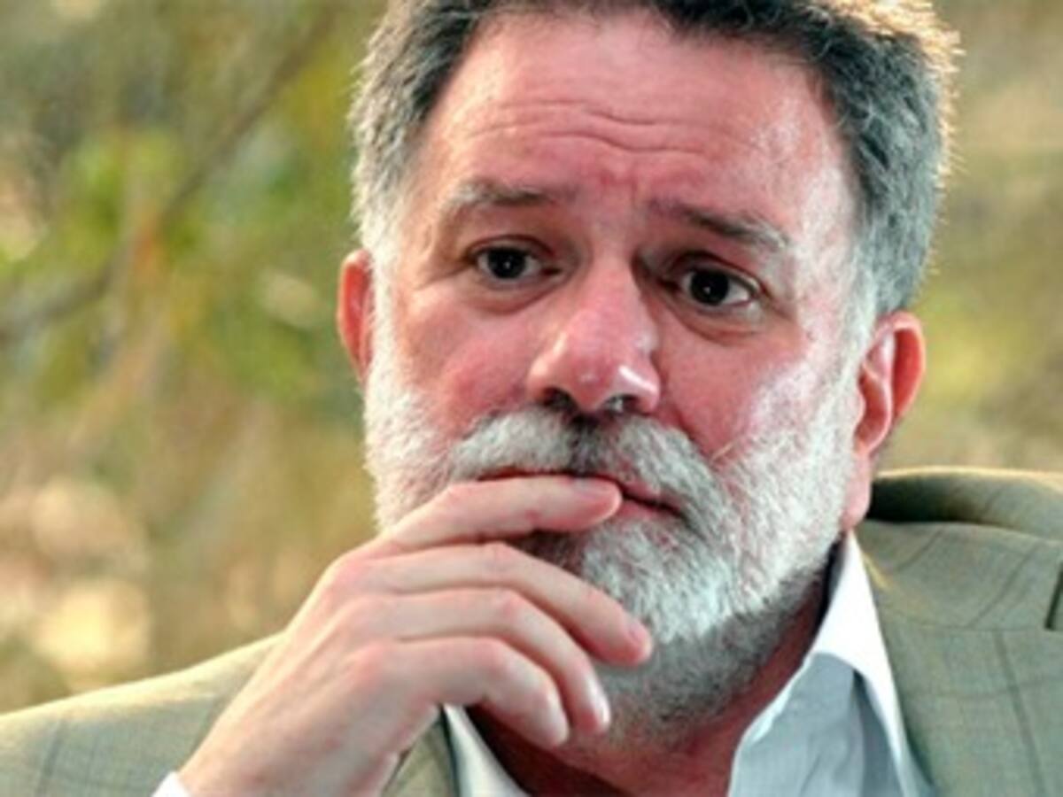Interpol podría negar circular roja para Restrepo por razones políticas