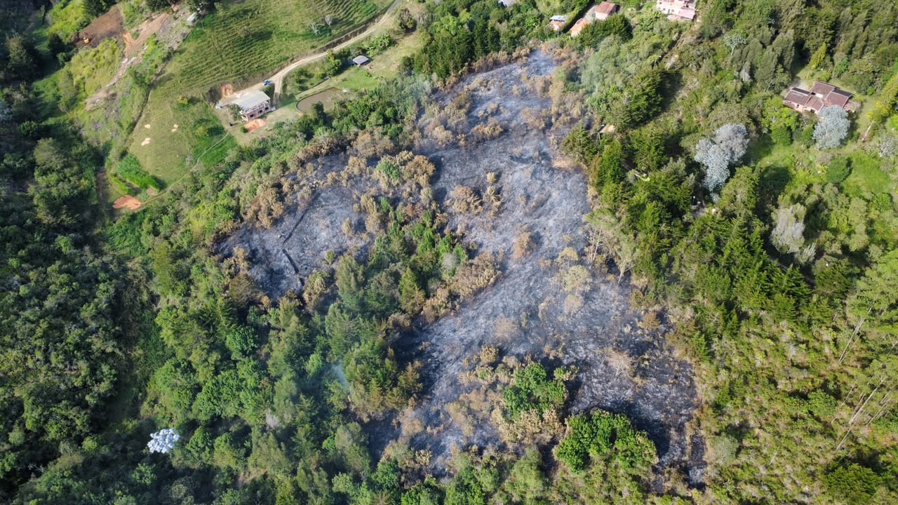 Incendio en Rionegro, Antioquia- foto bomberos
