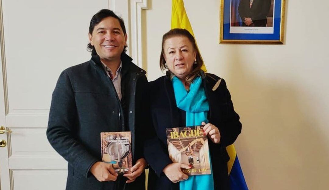 Alcalde Andrés Hurtado y la embajadora de Colombia en Hungría 