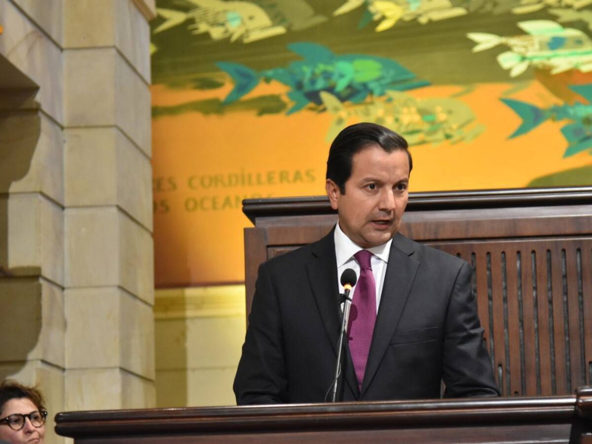 Senador David Luna demandará artículo que permitiría cobro de Valorización en Vía al Mar