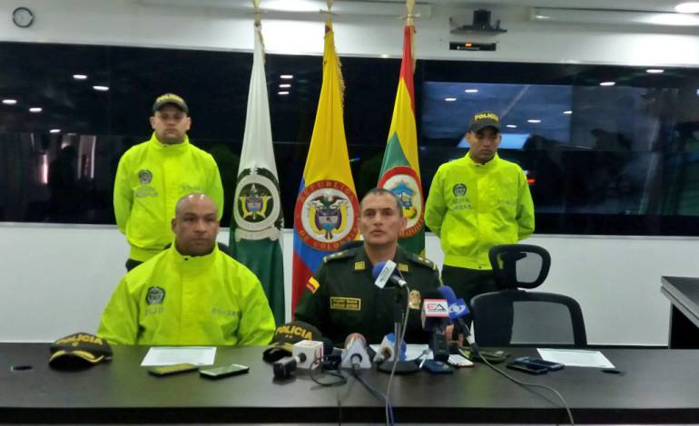 Teniente coronel Tahir Rivera de la Sijín en Barranquilla y el comandante de la Mebar, Mariano Botero Coy.