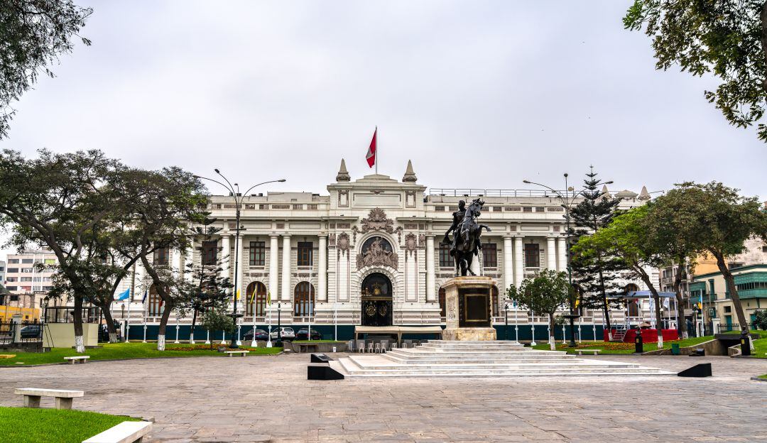 Jefa de Congreso peruano rechaza realizar consulta sobre nueva Constitución