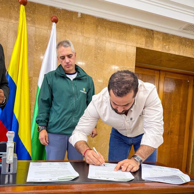 Anuncian más de $100 mil millones para proyectos viales que conectarían a Córdoba con Antioquia. Foto: prensa Gobernación de Córdoba.