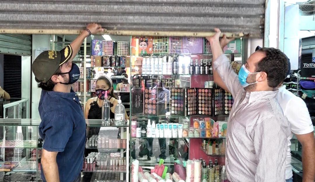 El alcalde Jaime Pumarejo y el secretario de Desarrollo Económico, Ricardo Plata