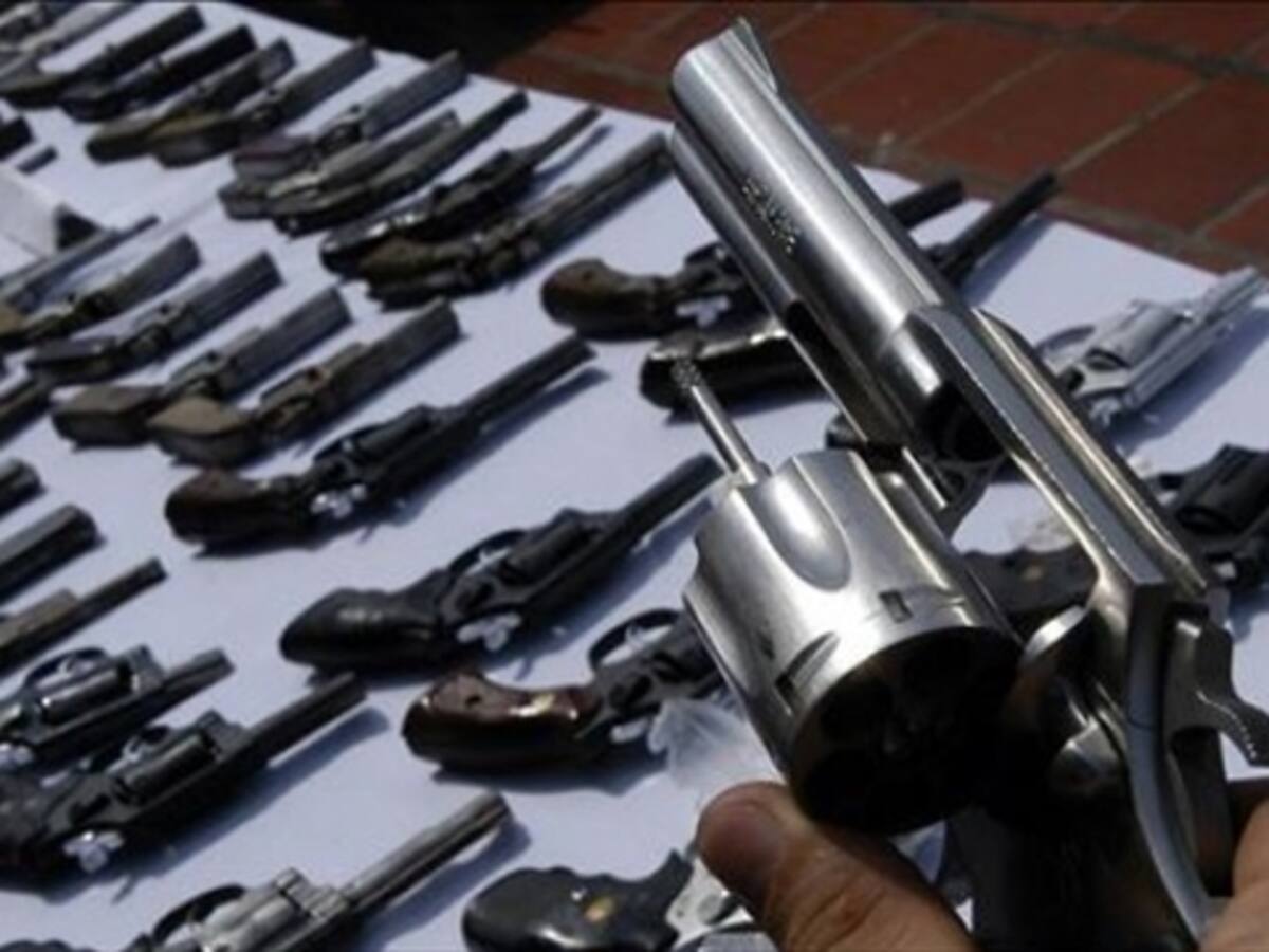 Las 17 armas robadas en Suba fueron camufladas en prendas de ropa