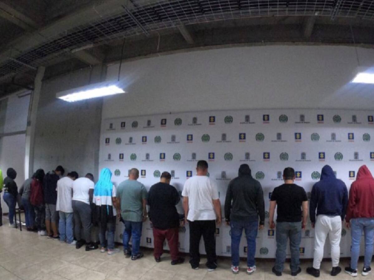 Judicializan a 22 policías por apoyar redes de microtráfico en Medellín
