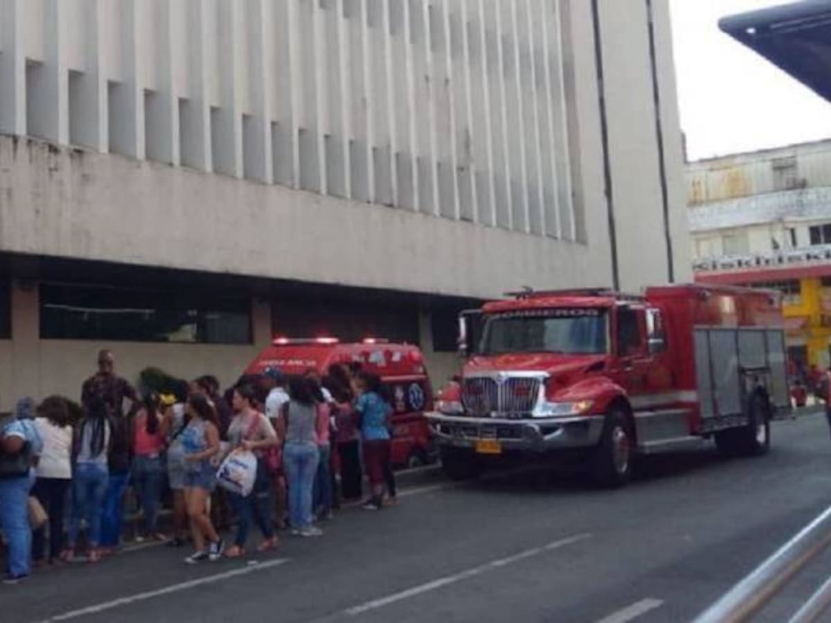 Con pronóstico reservado, dos de los cuatro heridos por caída de ascensor