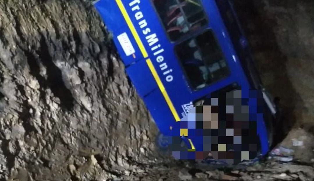 Un bus del SITP se fue a un abismo dejando dos personas fallecidas