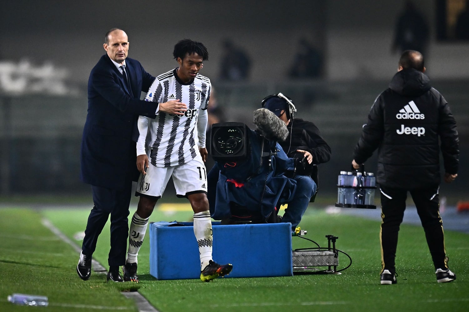Massimilliano Allegri y Juan Guillermo Cuadrado (Photo by Alessandro Sabattini/Getty Images)