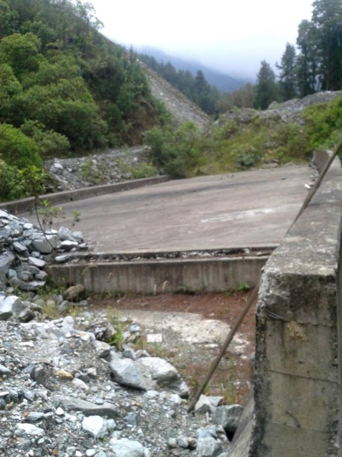 Obra de una vía inconclusa, que cuestiona la Defensoría.