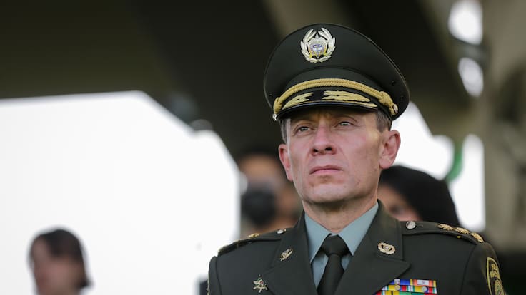 Laura Sarabia era quien me llamaba para detener operaciones por proceso de paz: General (r)Sanabria