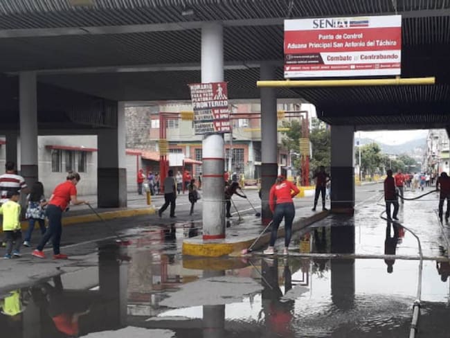 Lideres en Venezuela piden reactivar aduanas tras apertura de frontera