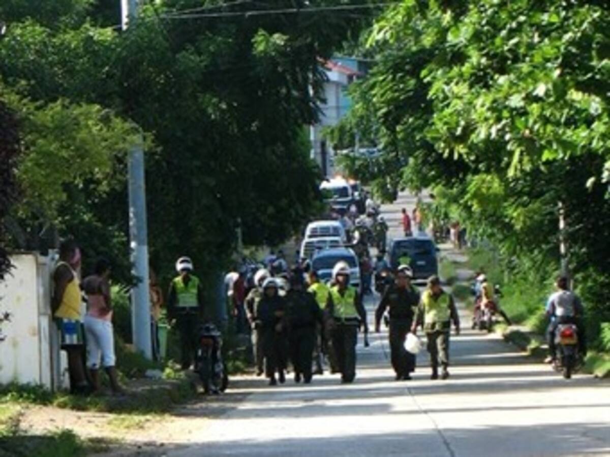Jóvenes atacaron patrulla de la Policía en San Andrés