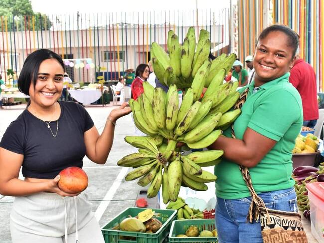 Campesinos celebraron su día con mercado en el Polideportivo Álvaro Ortega del barrio Bruselas