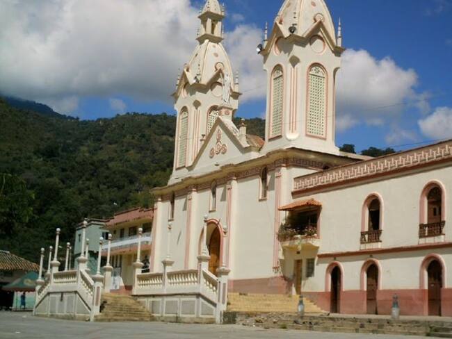 San Andrés reabre templos y restaurantes