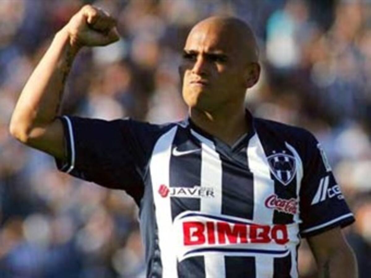 El chileno Humberto Suazo gana Balón de Oro en fútbol mexicano
