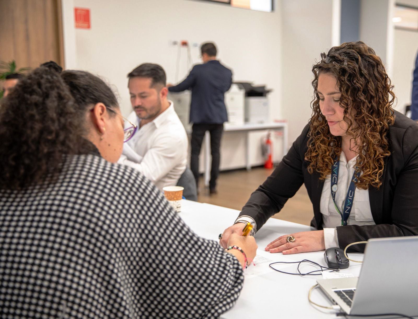 ¿Necesitas hacer algún trámite ante la DIAN en materia tributaria?