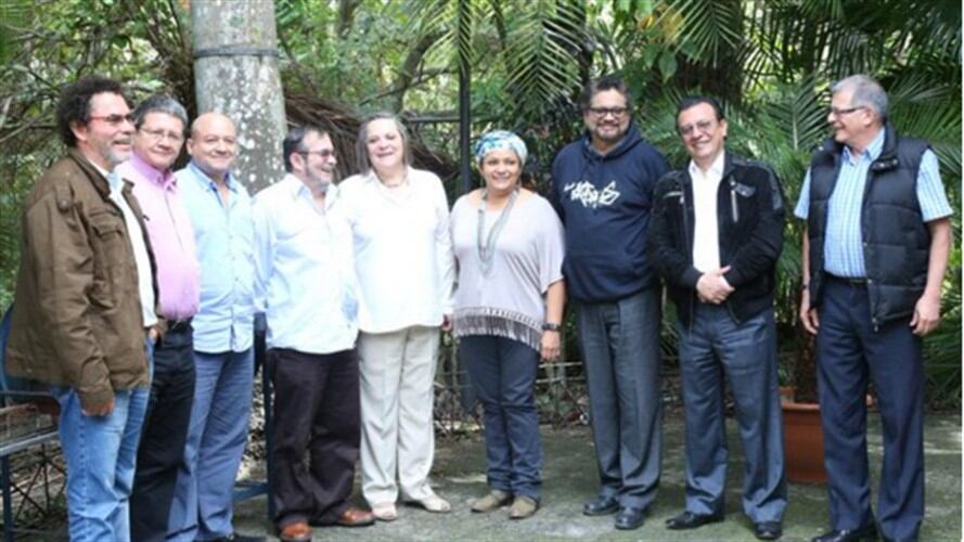 Clara López se reunió con delegados de las Farc. Foto: En Twitter: @IvanMarquezFARC