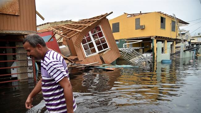 A través de su cuenta de Twitter, el presidente estadounidense reiteró que la infraestructura y red eléctrica de la isla ya eran un "desastre" antes de los huracanes. Foto: Getty Images