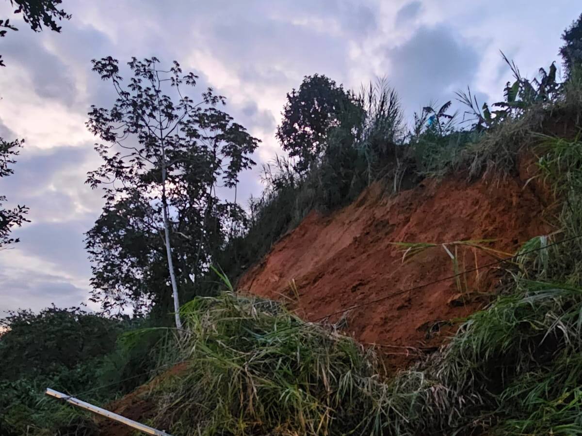 Se espera que sobre el mediodía se habilite paso vehicular en la vía Río verde - Barragán en Quindío