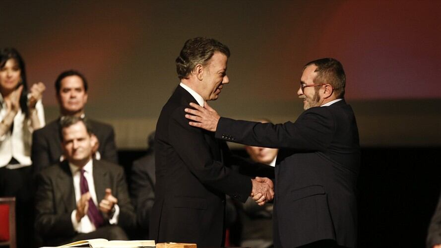 El presidente Juan Manuel Santos expresó que pese a que Rodrigo Londoño sea candidato presidencial de las Farc, es un buen momento para reunirse con él y aclarar las dudas . Foto: Colprensa