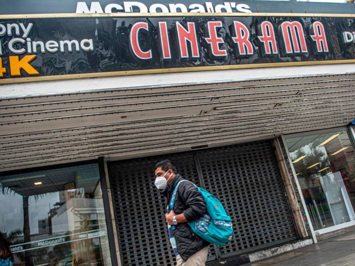 En Perú dividen el cine para vacunados y no vacunados contra COVID-19