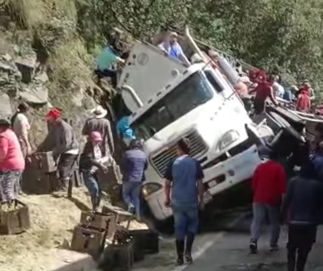 Saqueron camión accidentado.