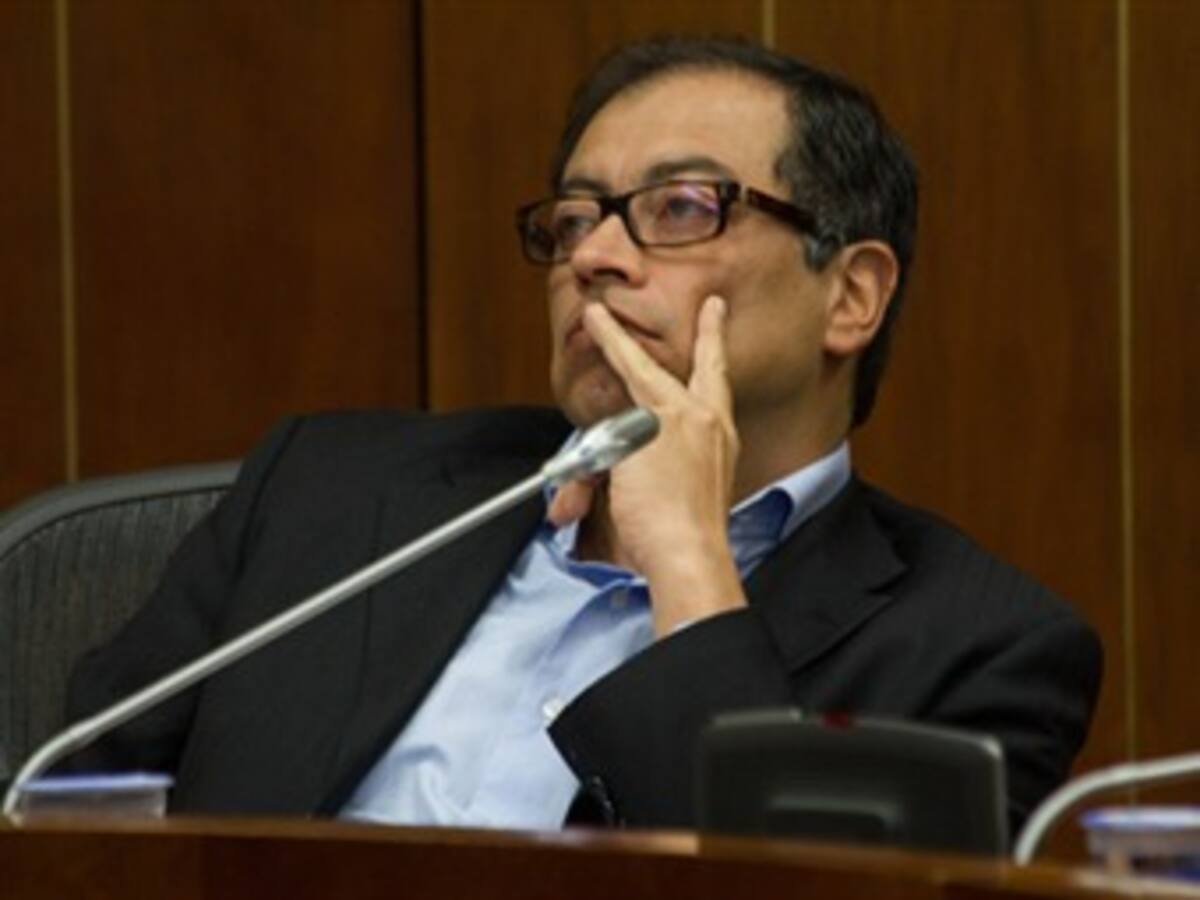 Investigan a Gustavo Petro por cambios en esquema de aseo