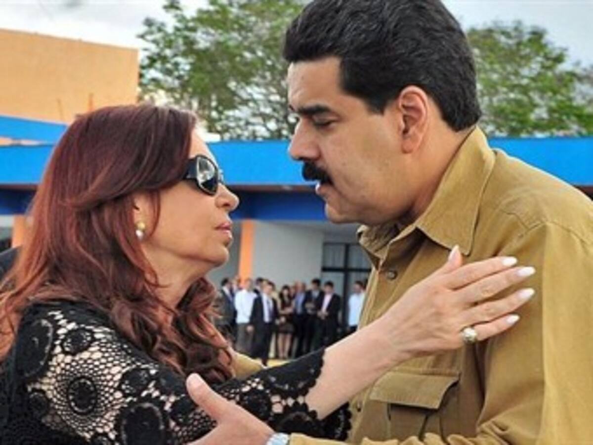 Maduro dedica una "oración amorosa" a Cristina Fernández para que se recupere