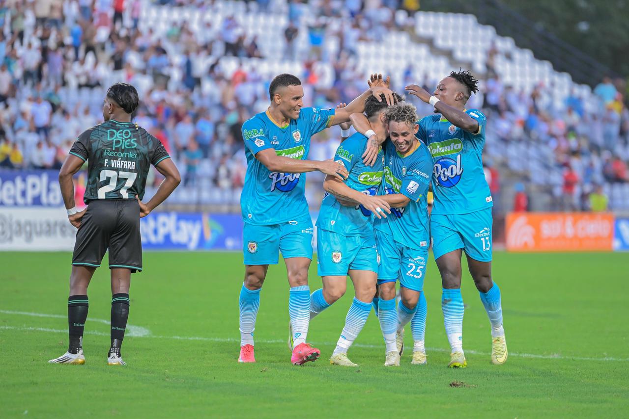 Los jugadores de Jaguares festejan el gol de Cristian Álvarez / Colprensa.