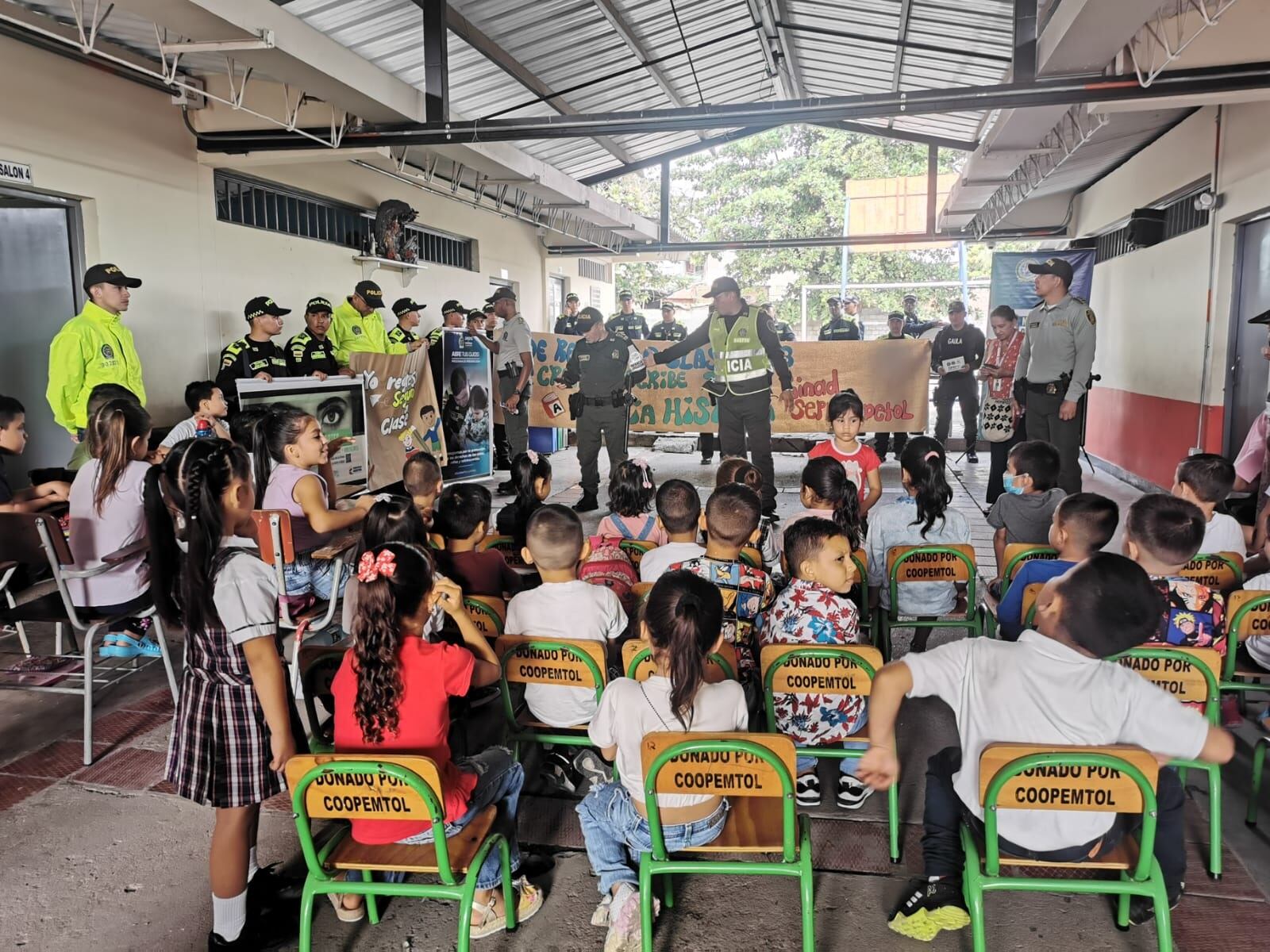 Con 'Frentes escolares' la policía garantiza seguridad en los colegios del Tolima.