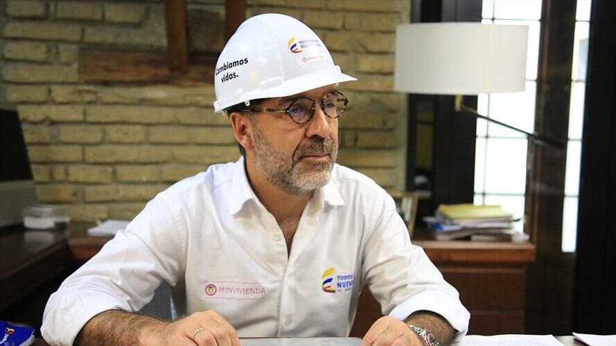 El ministro Camilo Sánchez dijo que si va a hacer vivienda gratuita, el cierre financiero será complicado. Foto: Colprensa