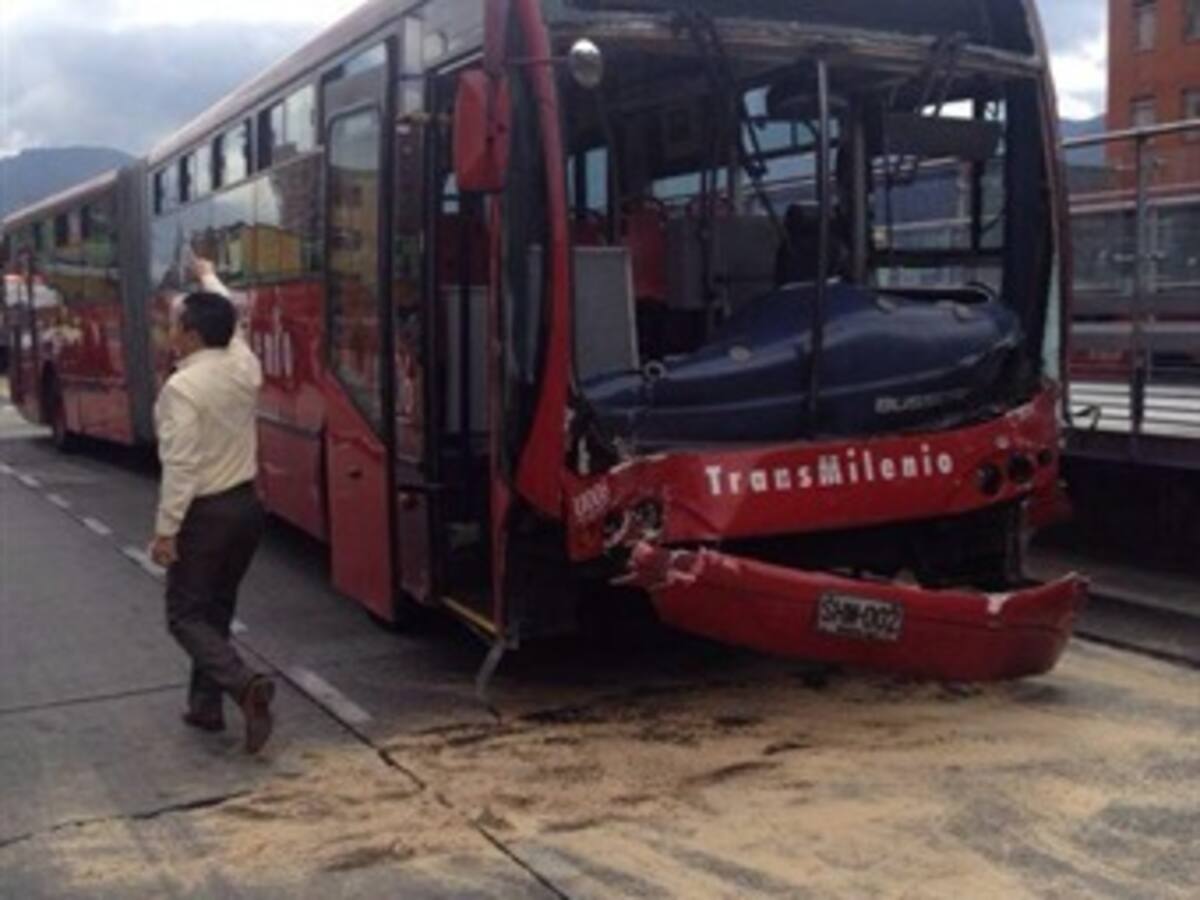 Accidente de Transmilenio deja 44 lesionados en el centro de Bogotá
