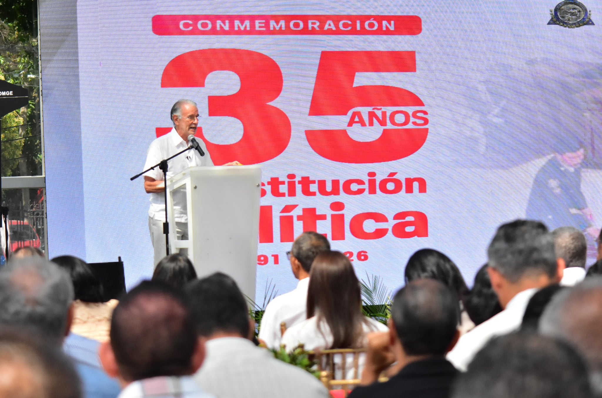 Gobernador Verano durante conmemoración de los 35 años de la Constitución Política de 1991. Foto: Gobernación del Atlántico.