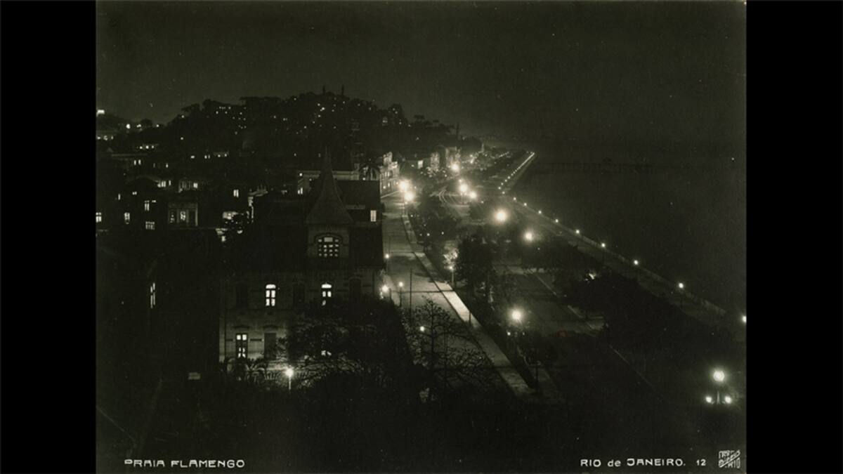 Una exposición denominada "Sebastianópolis" reúne 55 fotografías de Río de Janeiro tomadas de 1900 a 1930, una mirada peculiar de la ciudad donde se definirá el Mundial de fútbol 2014 y se disputarán los Juegos Olímpicos 2016.