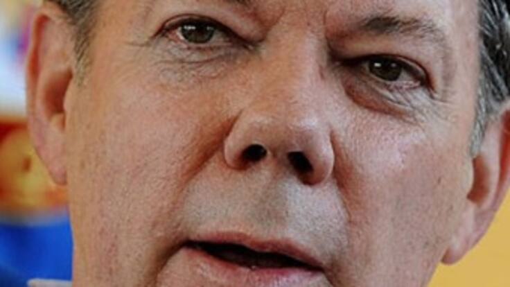 Expertos advierten que Interpol no podría desconocer una eventual orden de captura contra J.M. Santos