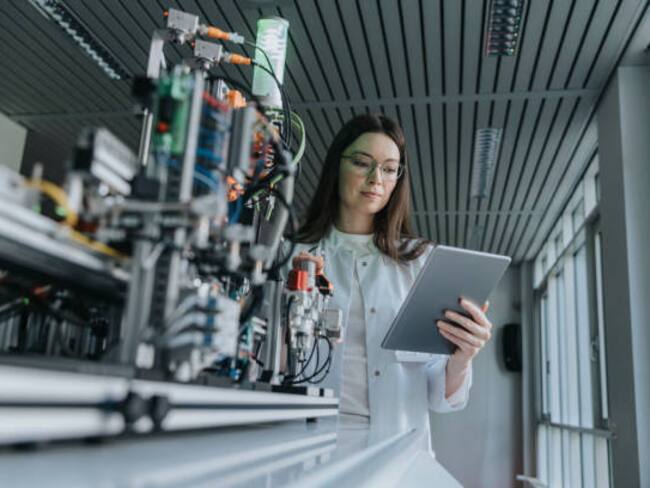 Mujer investigadora en tecnología - Getty Images
